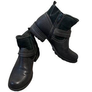 Women’s pine green leather earth origins Paris booties
